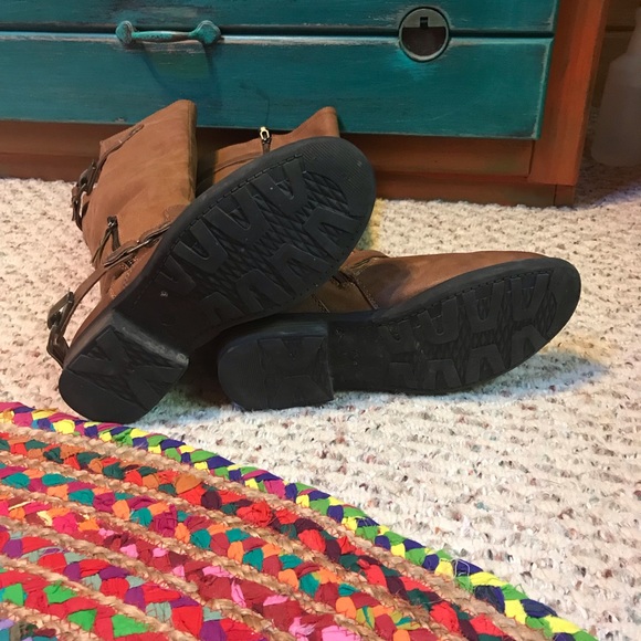 ***SOLD***.         Brown boots size 7.5 - Picture 3 of 5